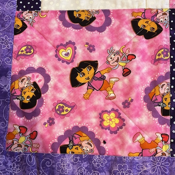 Dora the explorer with her monkey boots pink and purple quilt - Picture 2 of 9